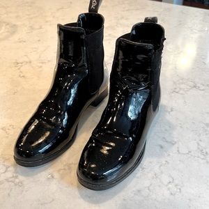 Ovation Sz 7 Womens black patent paddock boot
